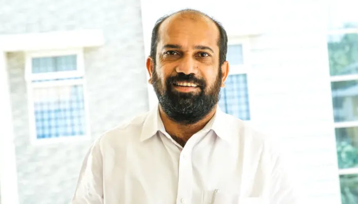 സൂപ്പർ ബസ്… പക്ഷേ യാത്രക്കാർ എവിടെ? നല്ല ബസ് വാങ്ങിയതുകൊണ്ട് മാത്രം കാര്യമില്ല. യാത്രക്കാരന് നല്ല സര്വീസ് നല്കണം, കുറ്റപ്പെടുത്തുന്നതിന് പകരം കെഎസ്ആര്ടിസിയില് യാത്രക്കാരില്ലാത്തതിന്റെ കാരണം പഠിക്കണം, ഒരിക്കല് കയറിയവര് പിന്നെ കയറില്ലെന്ന് അനില് അക്കര