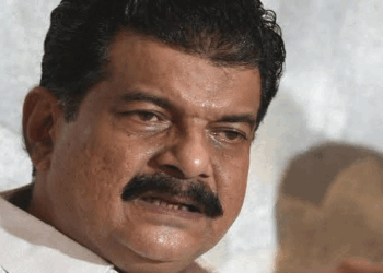 “ബ്രൂട്ടസേ നീയും! എന്നെനിക്ക് തോന്നിയില്ല,  എനിക്കിത് അന്നേ മനസ്സിലായി; പാളയത്തിലെ ചതിയും, പിന്നിൽ നിന്നുള്ള കുത്തും വേദനിപ്പിച്ചു എന്നത് സത്യം തന്നെയാണ്; എൻ്റെ നിശബ്ദമായ പിൻവാങ്ങലിന് കാരണവും അതാണ് “: ബേപ്പൂരിലെ തോൽവിയിൽ പി.വി അൻവർ.