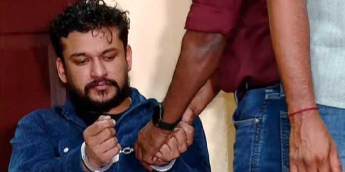 ‘ഇ​തി​നു മു​മ്പ് ഇ​തു​പോ​ലൊ​രു ഓ​പ്പ​റേ​ഷ​ൻ ന​ട​ത്തി​യ​ത് ബ​ലാം​ത്സം​ഗ പ്ര​തി മാ​ങ്ങാ​ണ്ടി​യെ പി​ടി​ക്കാ​നാ​യി​രു​ന്നു’… അ​ർ​ജു​ൻ ആ​യ​ങ്കി​യെ പിടികൂടിയ വാർത്തയ്ക്ക് താഴെ അധിക്ഷേപ കമെന്റിട്ട് ഗ്രേ​ഡ് എ​സ്ഐ!! സേനയ്ക്കുള്ളിൽ പ്ര​തി​ഷേ​ധം ശ​ക്തം, മുൻപ് എ.​ഡി. തോ​മ​സ് എം​എ​ൽ​എ​യെ അ​ധി​ക്ഷേ​പി​ച്ച് കമെന്റിട്ടതും ഇതേ ഉദ്യോ​ഗസ്ഥൻ