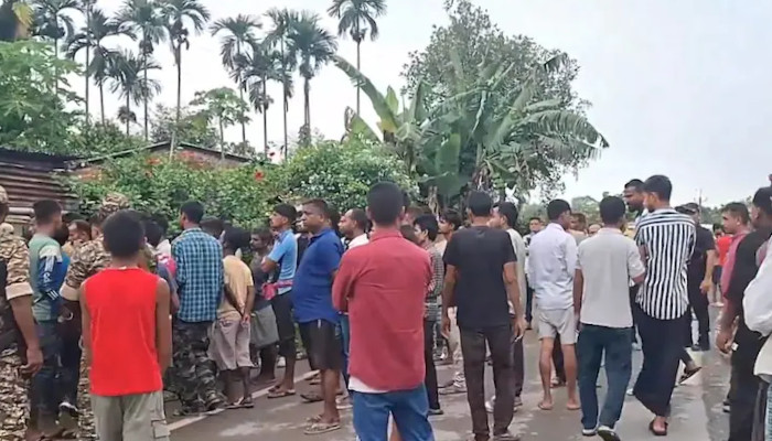 വീട്ടിനുള്ളില് അതിക്രമിച്ച് കയറി 15കാരിയെ ക്രൂരമായി പീഡിപ്പിച്ചു, മുഖവും തലയും തല്ലിത്തകര്ത്തു, സ്വകാര്യഭാഗത്ത് കമ്പ് കുത്തിക്കയറ്റി, വിരുന്ന് കഴിഞ്ഞെത്തിയ ബന്ധുക്കള് കണ്ടത് ചോരയില് കുളിച്ചു കിടക്കുന്ന പെണ്കുട്ടിയെ