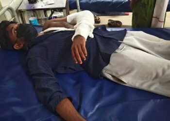 ബാറിൽ നിന്ന് മദ്യപിച്ചിറങ്ങിയ തന്നെ യാതൊരു പ്രകോപനവും കൂടാതെ അടിച്ച് കയ്യൊടിച്ചു, ഫോൺ നിലത്തെറിഞ്ഞ് പൊട്ടിച്ചു, പുന്നപ്ര പോലീസിനെതിരെ ആരോപണവുമായി യുവാവ്!! മദ്യപിച്ച് പ്രശ്‌നമുണ്ടാക്കിയ സംഘത്തെ ബലം പ്രയോഗിച്ച് മാറ്റി, മർദ്ദിച്ചിട്ടില്ല- നിഷേധിച്ച് പോലീസ്