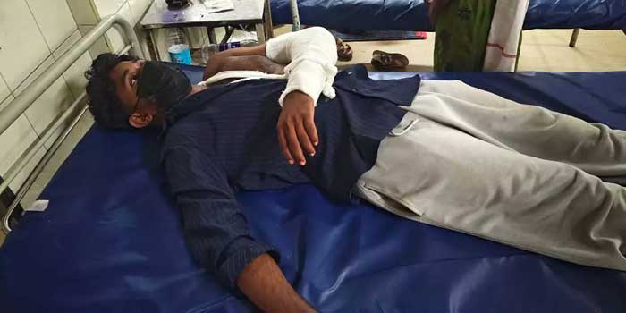 ബാറിൽ നിന്ന് മദ്യപിച്ചിറങ്ങിയ തന്നെ യാതൊരു പ്രകോപനവും കൂടാതെ അടിച്ച് കയ്യൊടിച്ചു, ഫോൺ നിലത്തെറിഞ്ഞ് പൊട്ടിച്ചു, പുന്നപ്ര പോലീസിനെതിരെ ആരോപണവുമായി യുവാവ്!! മദ്യപിച്ച് പ്രശ്‌നമുണ്ടാക്കിയ സംഘത്തെ ബലം പ്രയോഗിച്ച് മാറ്റി, മർദ്ദിച്ചിട്ടില്ല- നിഷേധിച്ച് പോലീസ്