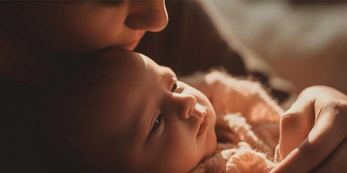 ഭർത്താവിനെ നഷ്ടപ്പെട്ടത് ദിവസങ്ങൾക്കു മുൻപ്, കലിതുള്ളിയെത്തിയ കാലവർഷം കിടപ്പാടവും കൊണ്ടുപോയി, ഒരുമാസം പ്രായമുള്ള കൈക്കുഞ്ഞുമായി ഇനിയെന്ത് എന്നറിയാതെ പകച്ച് ദുരിതാശ്വാസ ക്യാപിൽ ഒരമ്മ…