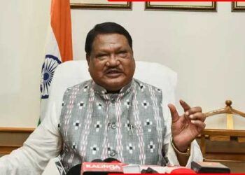 എന്നെ പുറത്താക്കാൻ ബിജെപിക്കുള്ളിൽ തന്നെ ശ്രമം നടക്കുന്നുണ്ട്, എന്റെ പ്രതിച്ഛായ തകർക്കാൻ ശ്രമിച്ചാൽ അവരുടെ കൈകൾ വെട്ടി ദൂരെയെറിയാനുള്ള കരുത്ത് എനിക്കുണ്ട്- മന്ത്രിസ്ഥാനം നഷ്ടപ്പെടുത്താൻ നീക്കം നടക്കുന്നതായി കേന്ദ്രമന്ത്രി ജുവൽ ഓറം