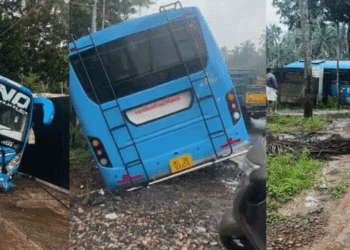 കൊയിലാണ്ടി ബസ് സ്റ്റാൻഡിൽനിന്ന് സ്വകാര്യ ബസ് മോഷ്ടിച്ചു, കൊണ്ടുപോകും വഴി ചെളിയിൽ താഴ്ന്നതോടെ ശ്രമം ഉപേക്ഷിച്ച് പോയി; പ്രതികളെ തേടി പോലീസ്