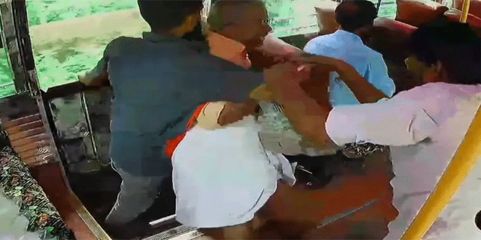 ബസിലേക്ക് കയറുന്നതിനിടെ കാലിടറി പുറത്തേക്ക് വീഴാൻ പോയ വയോധികന് രക്ഷകനായി ക്ലീനർ; അതുലിന്റെ സമയോചിത ഇടപെടലിൽ ഒഴിവായത് വലിയൊരപകടം