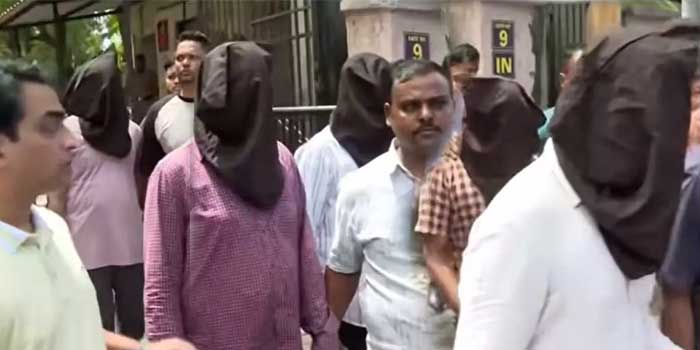 മകൾ അപ്പനെക്കൊണ്ട് ചോദ്യപ്പേപ്പർ ചോർത്തി കാമുകനു നൽകി, ഇരുവരും പരീക്ഷയെഴുതിയെങ്കിലും കാമുകൻ പൊട്ടി!! തർക്കത്തിനൊടുവിൽ അടിച്ചുപിരിഞ്ഞു, കാമുകിക്ക് ജോലികിട്ടി മറ്റൊരാളുമായി അടുക്കുമെന്ന സംശയത്തിൽ പരാതിയുമായി നേരെ പോലീസ് സ്റ്റേഷനിലേക്ക്… ഒരു പ്രണയബന്ധം തകർന്നതോടെ പുറത്തുവന്നത് ചോദ്യപ്പേപ്പർ ചോർച്ചയിലെ പ്രതികളെ