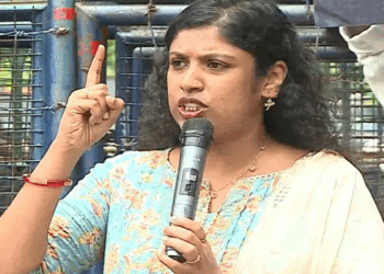 ​’മുഖ്യമന്ത്രിയുടെ ശിരസ്സിനകത്ത് വിചാരധാര; എ.ഐ.സി.സി ആസ്ഥാനത്ത് വന്ദേമാതരം പാടാൻ ക്വയറിനെ അയച്ചത് സതീശനായിരിക്കും; ഗണഗീതം പാടണമെന്ന് കേന്ദ്രം പറഞ്ഞാൽ അതും ചെയ്യും; യു.ഡി.എഫും ബി.ജെ.പിയും അനിയൻബാവയും ചേട്ടൻബാവയും’: ചിന്ത ജെറോം