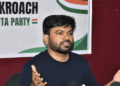 ‘മകനെ യുഎസിൽ വിട്ട് പഠിപ്പിക്കാൻ പണം എങ്ങനെ കണ്ടെത്തി; അന്വേഷണം വേണം’- അഭിജീത് ദിപ്കെയുടെ പിതാവിന്റെ സാമ്പത്തിക ഇടപാടുകൾ പരിശോധിക്കണമെന്ന് വിവരാവകാശ പ്രവർത്തകൻ അമിത് തിവാരി