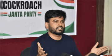 ‘മകനെ യുഎസിൽ വിട്ട് പഠിപ്പിക്കാൻ പണം എങ്ങനെ കണ്ടെത്തി; അന്വേഷണം വേണം’- അഭിജീത് ദിപ്കെയുടെ പിതാവിന്റെ സാമ്പത്തിക ഇടപാടുകൾ പരിശോധിക്കണമെന്ന് വിവരാവകാശ പ്രവർത്തകൻ അമിത് തിവാരി
