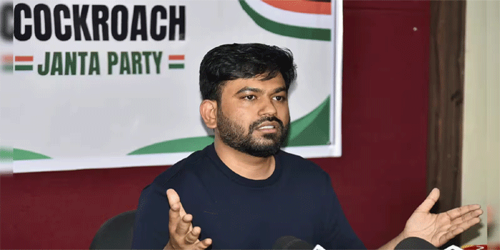 ‘മകനെ യുഎസിൽ വിട്ട് പഠിപ്പിക്കാൻ പണം എങ്ങനെ കണ്ടെത്തി; അന്വേഷണം വേണം’- അഭിജീത് ദിപ്കെയുടെ പിതാവിന്റെ സാമ്പത്തിക ഇടപാടുകൾ പരിശോധിക്കണമെന്ന് വിവരാവകാശ പ്രവർത്തകൻ അമിത് തിവാരി