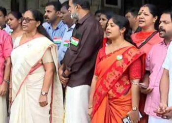 കോഴിക്കോട് കോർപ്പറേഷനിൽ ‘പാ വേറെ, പാപ്പച്ചൻ വേറെ’ സ്വാതന്ത്ര്യദിനാഘോഷം!! ബിജെപി കൗൺസിലർമാർ വന്ദേമാതരം ആലപിച്ചപ്പോൾ മേയറും ഡെപ്യൂട്ടി മേയറും അടക്കമുള്ളവർ പാടിയത് ദേശീയ ഗാനം, മേയറുടെ ഭാഗത്തുനിന്നുണ്ടായത് രാജ്യവിരുദ്ധമായ പ്രവൃത്തി- ബിജെപി