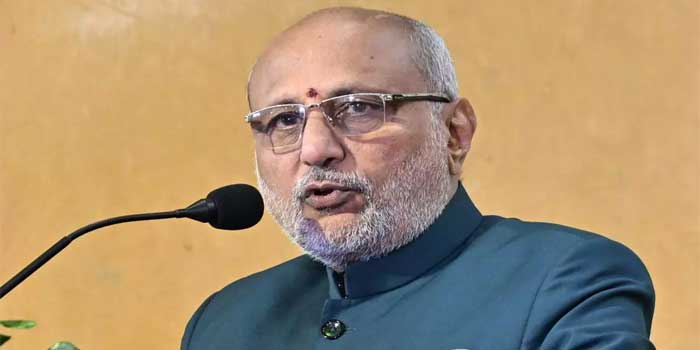 നദികളിലെ ആഴം കൂട്ടിയില്ലെങ്കിൽ ഈ വെള്ളമെല്ലാം എങ്ങോട്ട് ഒഴുകിപ്പോകും? നമ്മൾ പരിസ്ഥിതി ഭ്രാന്തന്മാർ ആകാൻ പാടില്ല, നദികളിലെ മണൽ നീക്കം ചെയ്യാൻ കോടതികളാണ് തടസമെങ്കിൽ കോടതികളെ കാര്യം ബോധ്യപ്പെടുത്തണം- ഉപരാഷ്ട്രപതി