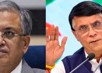 ‘പ്രിയപ്പെട്ട ട്രംപ്, ദയവായി ഗ്യാനേഷ് കുമാറിനെ അമേരിക്കയിലേക്ക് കൊണ്ടുപോകൂ, അദ്ദേഹത്തെ അവിടെത്തന്നെ നിർത്തിക്കോളൂ, അടുത്ത വിമാനത്തിൽ ഞങ്ങളുടെ ഇവിഎമ്മുകളും അയക്കാം, നിങ്ങൾ ഞങ്ങളോടു കാണിച്ച എല്ലാ അധിക്ഷേപങ്ങൾക്കും ആക്ഷേപങ്ങൾക്കും പകരമായി ഞങ്ങൾക്ക് നിങ്ങളോട് ഇത്രയെങ്കിലും ചെയ്യാനാകുമല്ലോ’- പരിഹസിച്ച് കോൺ​ഗ്രസ്
