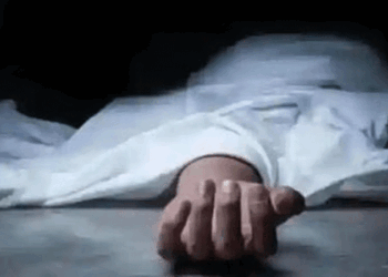 ട്രെയിൻ കോച്ചിൽ സീറ്റിനടിയിൽ പാതിനഗ്നയായ യുവതിയുടെ മൃതദേഹം; രാത്രിയാത്രയ്ക്കിടെ ഒറ്റയ്ക്കായിരുന്ന യുവതിയെ പീഡിപ്പിച്ച ശേഷം കൊലപ്പെടുത്തിയതാണോ എന്ന സംശയം; അന്വേഷണം ഊർജ്ജിതം