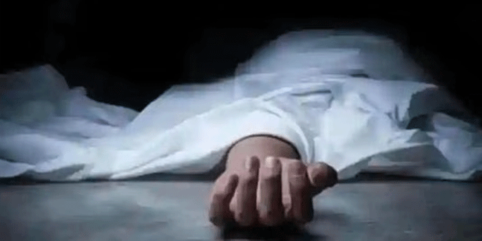 ട്രെയിൻ കോച്ചിൽ സീറ്റിനടിയിൽ പാതിനഗ്നയായ യുവതിയുടെ മൃതദേഹം; രാത്രിയാത്രയ്ക്കിടെ ഒറ്റയ്ക്കായിരുന്ന യുവതിയെ പീഡിപ്പിച്ച ശേഷം കൊലപ്പെടുത്തിയതാണോ എന്ന സംശയം; അന്വേഷണം ഊർജ്ജിതം