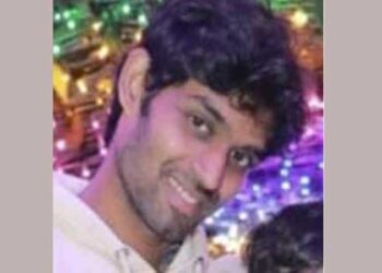 വാഹനം ഓടിക്കുന്നതിനിടെ ഉറങ്ങിപ്പോയി, നിയന്ത്രണംവിട്ട കാർ തല കീഴായി 50 അടി താഴ്ചയുള്ള തോട്ടിലേക്ക് മറിഞ്ഞു, യുവാവിന് ദാരുണാന്ത്യം, കാറിലുണ്ടായിരുന്ന കുഞ്ഞും ഭാര്യയുമടക്കമുള്ളവർ അത്ഭുതകരമായി രക്ഷപ്പെട്ടു, സീറ്റ് ബെൽട്ട് ഇട്ടിരുന്നതിനാൽ ജെറിനു പുറത്തുകടക്കാനായില്ല