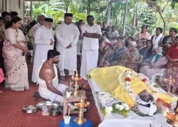പായമ്മയുടെ അന്ത്യ യാത്രയും അവർ ജീവിച്ചുവന്ന വിശ്വാസപ്രകാരം തന്നെ… തന്റെ മകളെ 25 വർഷം കാത്തുപരിപാലിച്ച പാർവതിയമ്മയ്ക്ക് വൈദികന്റെ വീട്ടിൽ ഹൈന്ദവാചാരപ്രകാരം യാത്രാമൊഴി