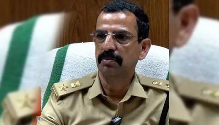 ബാറുകള്‍ക്ക് അധിക സമയം പ്രവര്‍ത്തിക്കാന്‍ വഴിവിട്ട സഹായം ചെയ്തു, ഡെപ്യൂട്ടി എക്‌സൈസ് കമ്മീഷണറുടെ വീട്ടില്‍ വിജിലന്‍സ് മിന്നല്‍ പരിശോധന, മൊബൈല്‍ ഫോണ്‍ പിടിച്ചെടുത്തു