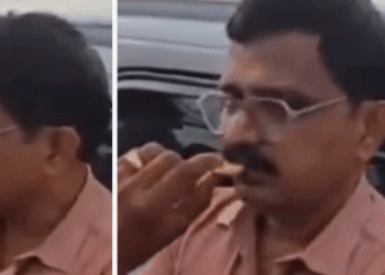 കടക്കാരനിൽനിന്ന് കൈക്കൂലി വാങ്ങിയെന്ന് ആരോപണം, ഭക്ഷ്യസുരക്ഷാ ഉദ്യോഗസ്ഥനെ വളഞ്ഞ് നാട്ടുകാർ; കാലാവധി കഴിഞ്ഞ ബിസ്ക്കറ്റ് വായിലേക്ക്  തിരുകാൻ ശ്രമം; വീഡിയോ