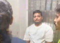 പറക്കുന്നതിനിടെ വിമാനത്തിന്റെ എമർജൻസി എക്സിറ്റ് ഡോർ ബലമായി തുറക്കാൻ ശ്രമിച്ചു, വിൻഡോ പാനൽ അടിച്ചു തകര്ത്തു, യാത്രക്കാരെയും ക്യാബിൻ ക്രൂവിനെയും ഭീഷണിപ്പെടുത്തി, മലയാളി അറസ്റ്റിൽ