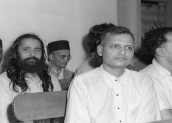 ഗോഡ്‌സെ സജീവ ആർഎസ്എസ് അംഗമായിരുന്നു…ഗാന്ധിജിയുടെ വധവുമായി ബന്ധപ്പെട്ട പ്രതികളിൽ നാഥുറാം ഗോഡ്‌സെ, ഗോപാൽ ഗോഡ്‌സെ, വിനായക് ദാമോദർ സവാർക്കർ എന്നിവർ ഉൾപ്പെട്ടിരുന്നു- സവാർക്കറുടെ കൊച്ചുമകന്റെ വെളിപ്പെടുത്തൽ