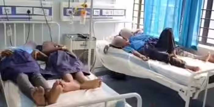 സ്കൂളിൽ നിന്ന് ഉച്ചഭക്ഷണം കഴിക്കുന്നതിനിടെ ഉപ്പ് കുറവെന്ന് വിദ്യാർഥികൾ, ഇതോടെ പാചകക്കാരൻ ഉപ്പിന് പകരം അബദ്ധത്തിൽ ഭക്ഷണത്തിൽ ചേർത്തിളക്കിയത് ഡിറ്റർജൻറ്, 24 വിദ്യാർഥികൾ ആശുപത്രിയിൽ