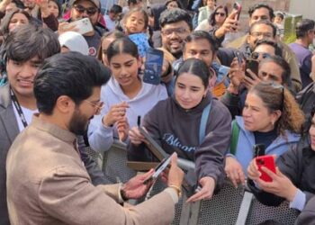 മെൽബണിൽ ദുൽഖർ തരംഗം; ഫെഡറേഷൻ സ്ക്വയറിൽ ജനസാഗരം, ‘ഐ ആം ഗെയിം’ പ്രമോഷനുമായി താരം