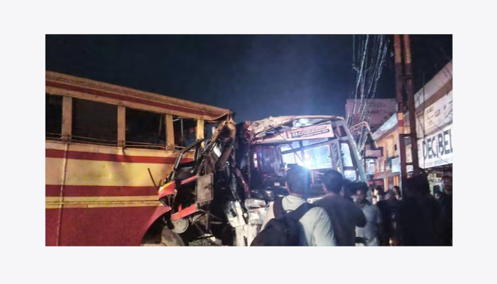 കെഎസ്ആര്‍ടിസി ബസുകള്‍ തമ്മില്‍ കൂട്ടിയിടിച്ചു, 21 പേര്‍ക്ക് പരിക്ക്, അപകടം ലോറിയെ മറികടക്കാന്‍ ശ്രമിക്കവെ