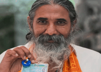 ‘മഹാദേവനെ വിളിച്ച് നാരങ്ങ മുറിച്ചു, മഴ നിന്നു’; ബിജെപി എംപിയുടെ അവകാശവാദം , പിന്നാലെ ട്രോളും വിവാദവും; എന്നാൽ പിന്നെ വിലക്കയറ്റം നേരിടാൻ ഒരു നാരങ്ങ കൂടി മുറിക്കെന്ന് കോൺ​ഗ്രസ്
