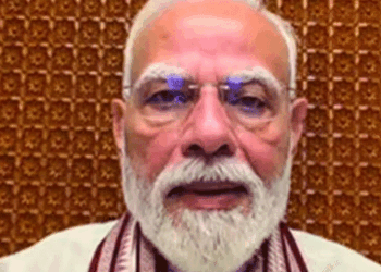 ‘കുറുക്കുവഴികൾ തേടി പോകരുത്; ഇഷ്ടപ്പെട്ട വ്യക്തികളുടെ ആത്മകഥകൾ വായിക്കണം‘:യുവാക്കളോട് പ്രധാനമന്ത്രി