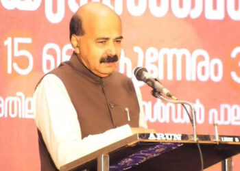 “അമ്മ ആരെന്നറിയുന്നവർ  വന്ദേമാതരം പാടും, എന്നാല്‍ അമ്മ ആരെന്നറിയാത്തവർ വന്ദേമാതരം പാടില്ല”, നമ്മുടെ അമ്മയാണ് ഭാരതം, ആര്‍എസ്എസ് വേദിയില്‍ വിവാദ പരാമര്‍ശവുമായി കേരള സർവകലാശാല വി സി മോഹനൻ കുന്നുമ്മൽ