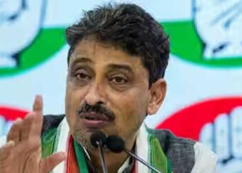 ‘ഞാൻ വന്ദേമാതരം പാടില്ല… എനിക്ക് അല്ലാഹുവിനെ അല്ലാതെ ആരെയും ആരാധിക്കാൻ കഴിയില്ല, ഈ അവകാശം എനിക്ക് ഭരണഘടന നൽകിയിട്ടുണ്ട്, പക്ഷെ എഴുന്നേറ്റുനിന്ന് ബഹുമാനിക്കും… വന്ദേമാതരം പ്രോത്സാഹിപ്പിക്കാൻ നിങ്ങൾ ആഗ്രഹിക്കുന്നുവെങ്കിൽ അതു ചെയ്തുകൊള്ളൂ…കൂടുതൽ കാര്യങ്ങൾ ചരിത്രം പഠിച്ചിട്ട് പറയാം’- കോൺഗ്രസ് എംപി ഇമ്രാൻ മസൂദ്