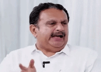 ‘ഇത് ഹോട്ടലാക്കാനേ കൊള്ളൂ; ഓപ്പറേഷൻ നടത്തേണ്ടത് എക്സ്റേ പോലും എടുക്കാതെയാണോ?’ പുതിയ ആശുപത്രിയുടെ നിർമാണ പുരോഗതി നേരിട്ടറിയാൻ എത്തിയപ്പോൾ ആരോഗ്യമന്ത്രി; കെട്ടിടത്തിൽ രോഗനിർണ്ണയ സംവിധാനങ്ങൾ സജ്ജീകരിക്കാനുള്ള സൗകര്യങ്ങളില്ല