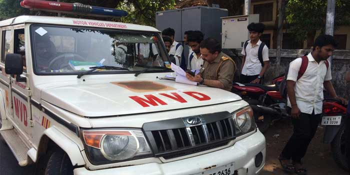ഒന്നും വേണ്ട… എല്ലാം മാറ്റിക്കോ, പഴയപടിതന്നെ വണ്ടി അങ്ങ് ഓടിച്ചാൽ മതി!! വാഹനങ്ങളിൽ കണ്ടെത്തുന്ന ഓരോ അനധികൃത രൂപമാറ്റങ്ങൾക്കും നിലവിലുള്ള നിയമങ്ങളും ചട്ടങ്ങളും അനുസരിച്ചുള്ള പിഴ, മാറ്റം വരുത്തിയ വാഹനം പൂർവ്വ സ്ഥിതിയിലാക്കി പരിശോധനയ്ക്ക് ഹാജരാക്കണം- ട്രാൻസ്‌പോർട്ട് കമ്മീഷണർ