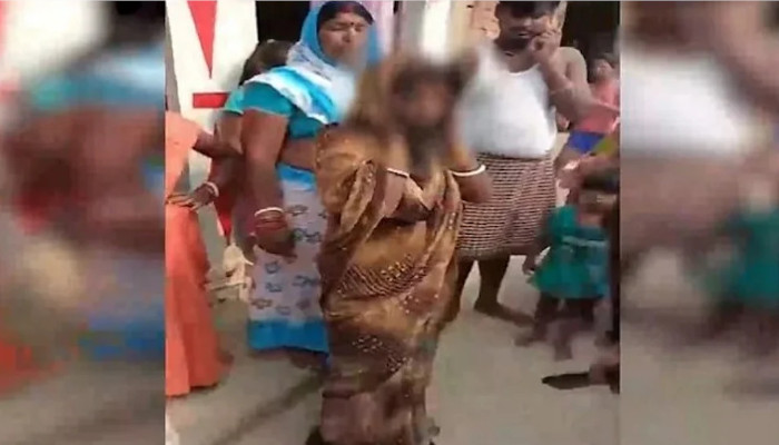 പീഡന പരാതി ഉന്നയിച്ച യുവതിയെ കൊണ്ട് ചെവിയില് പിടിച്ച് മാപ്പു പറയിച്ചു, നിലത്ത് തുപ്പിയ തുപ്പല് നക്കാന് നിര്ബന്ധിച്ചു, ക്രൂര നടപടിയുമായി നാട്ടുക്കൂട്ടം