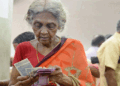ക്ഷേമ പെൻഷൻ വീട്ടിലെത്തില്ല; കിടപ്പുരോഗികൾക്ക് മാത്രം നേരിട്ട് കൈകളിലെത്തിക്കും, മറ്റുള്ളവർക്ക് ബാങ്ക് അക്കൗണ്ടിലേക്ക്; എതിർപ്പ് ഉയരുന്നു