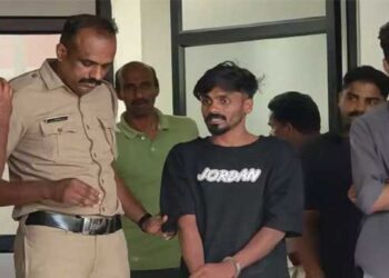 ടിക്കറ്റെടുക്കാനെത്തിയപ്പോൾ ഗൂഗിൽ പേ ആവശ്യപ്പെട്ട് യാത്രക്കാരൻ, ഇല്ലെന്നു പറഞ്ഞതോടെ കണ്ടക്ടറുടെ മൂക്കിനിട്ട് കൈ ചുരുട്ടി ഇടിച്ചു, ബസ് ഡ്രൈവറെയും മറ്റു യാത്രക്കാരെയും കൈയേറ്റം ചെയ്തതായി പരാതി, അറസ്റ്റ്