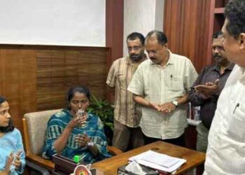 ചർച്ച വിജയം, 37 ദിവസം നീണ്ട എൽപിഎസ്ടി റാങ്ക് ഹോൾഡേഴ്സ് അവസാനിപ്പിച്ചു!! പ്രശ്നങ്ങൾ പരിഹരിക്കാൻ മന്ത്രി 45 ദിവസം ആവശ്യപ്പെട്ടു, പരിഹാരം കാണുന്നതുവരെ ഞങ്ങൾ സെക്രട്ടേറിയറ്റിന് മുന്നിൽ തന്നെ തുടരും, പ്രതിഷേധങ്ങളോ പ്രകടനങ്ങളോ ഉണ്ടായിരിക്കില്ല, ദിവസങ്ങൾ എണ്ണി കാത്തിരിക്കും- വളർമതി