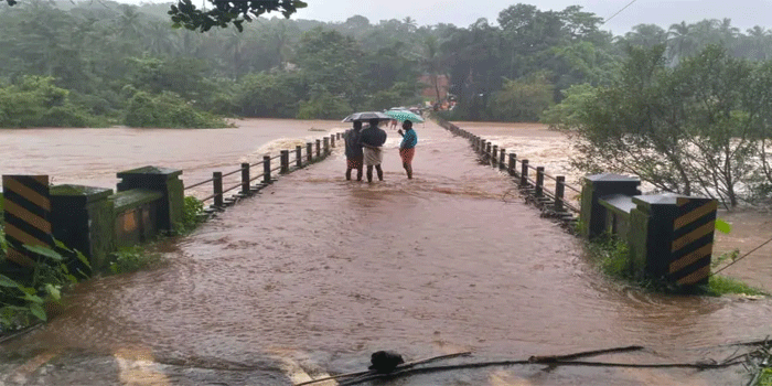 ആശങ്ക ഒഴിയുന്നില്ല; ഇന്നും പേമാരി; വടക്കൻ കേരളത്തിൽ ഇന്ന് അതിശക്ത മഴ; 12 ജില്ലകളിൽ ഓറഞ്ച് അലർട്ട്, ജാ​ഗ്രതാനിർ​ദേശം; മരണസംഖ്യ എട്ടായി