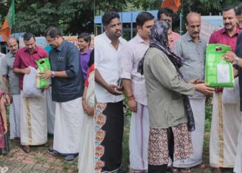 മലമ്പുഴയിലും മാനവികതയുടെ ഓണക്കരുതൽ, തൊഴിലാളി സഹോദരിമാർക്ക് തുണയായി കേന്ദ്രമന്ത്രി സുരേഷ് ഗോപി