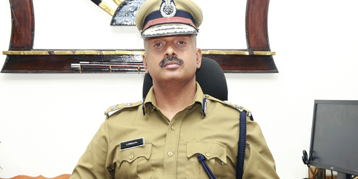 ‘എന്താണ് ഇത്ര തിടുക്കം? അതും ആരോപണം നേരിടുന്നയാൾക്ക് സ്ഥാനക്കയറ്റം നൽകാൻ?’എസ്. ശ്രീജിത്തിന് ഡിജിപി പദവി നൽകാനുള്ള നീക്കത്തിൽ സർക്കാരിന് ഹൈക്കോടതിയുടെ രൂക്ഷ വിമർശനം