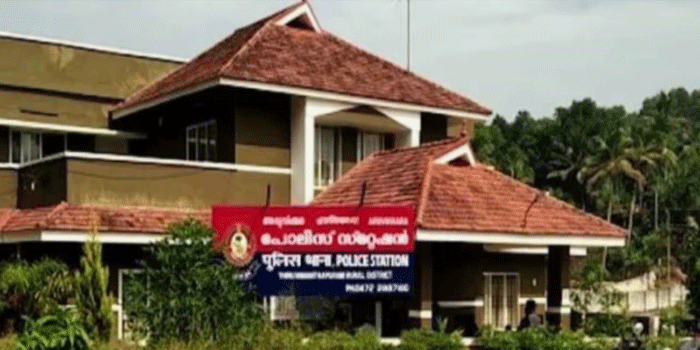 ഓണാഘോഷത്തിനിടെ മദ്യലഹരിയിൽ പോലീസുകാർ; എസ്.പി.യെ കണ്ടതോടെ ഒരാൾ ഓടി, മൂന്ന് പേർക്ക് സസ്പെൻഷൻ