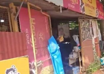 കുടുംബ പ്രശ്നം, മഞ്ചേശ്വരത്ത് കടയുടമയെ തോക്കിൻ മുനയിൽ നിർത്തി വെടിവയ്പ്പ്, ആക്രമണത്തിനു പിന്നിൽ ക്രിമിനൽ കേസുകളിൽ പ്രതികളായ മിയാപദവ് സ്വദേശി റഹീം, ഖാദർ മടക്കല്ല് എന്നിവരെന്ന് സ്ഥിരീകരണം, കാറിൽ രക്ഷപ്പെട്ട പ്രതികൾക്കായി അന്വേഷണം
