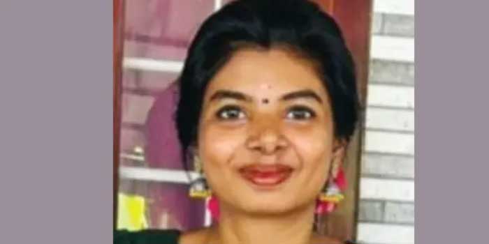 ‘ഇനി ഈ ബന്ധം തുടരുന്നില്ല, അച്ഛനും അമ്മയും വിഷമിക്കേണ്ട’- മകൾ, പിന്നാലെ ജീവനൊടുക്കി!! ഒരു വർഷം മുൻപ് ഇൻസ്റ്റഗ്രാം വഴി പ്രണയത്തിലേക്ക്, നവംബറിൽ വിവാഹം നടത്താനിരിക്കെ ഇരുവരും തമ്മിൽ പിണക്കം, വരനും വീട്ടുകാരും വിവാഹത്തിൽ നിന്ന് പിന്മാറി, ആരുമറിയാതെ യുവതി പ്രതിശ്രുതവരൻ ജോലി ചെയ്യുന്ന അബുദാബിയിലെത്തിയെങ്കിലും എടുത്ത തീരുമാനത്തിൽ നിന്ന് പിന്മാറാതെ യുവാവ്