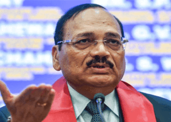 ‘അത് ഞാനും പിള്ളേരും തമ്മിലുള്ള വിഷയം; ഇടപെടാൻ നിങ്ങൾക്ക് എന്ത് അധികാരമാണുള്ളത്? അവരെനിക്ക് കത്തെഴുതിയിട്ടുണ്ട്‘- നിയമ വിദ്യാർഥികളെ  അഭിഭാഷകരായി എൻറോൾ ചെയ്യുന്നത് തടഞ്ഞ ബാർ കൗൺസിൽ നടപടിക്കെതിരെ  സുപ്രീം കോടതി ചീഫ് ജസ്റ്റിസ്
