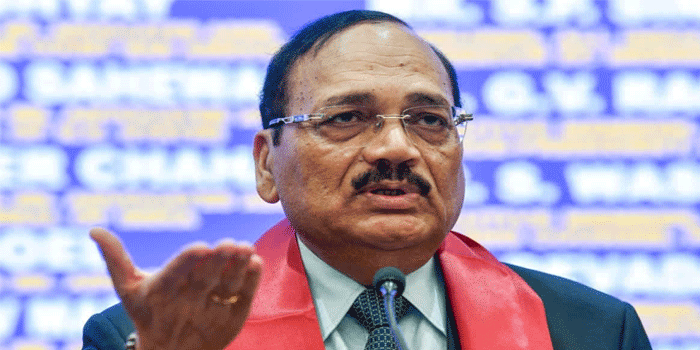‘അത് ഞാനും പിള്ളേരും തമ്മിലുള്ള വിഷയം; ഇടപെടാൻ നിങ്ങൾക്ക് എന്ത് അധികാരമാണുള്ളത്? അവരെനിക്ക് കത്തെഴുതിയിട്ടുണ്ട്‘- നിയമ വിദ്യാർഥികളെ അഭിഭാഷകരായി എൻറോൾ ചെയ്യുന്നത് തടഞ്ഞ ബാർ കൗൺസിൽ നടപടിക്കെതിരെ സുപ്രീം കോടതി ചീഫ് ജസ്റ്റിസ്