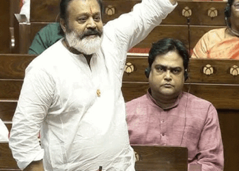 ‘കേരളം, കേരളം… കേളി കൊട്ടുണരുന്ന കേരളം…‘ ‘കേരളം’ ബില്ലിന് പിന്തുണയുമായി ലോക്സഭയിൽ പാട്ടുപാടി സുരേഷ് ഗോപി; നിറഞ്ഞ കൈയ്യടി