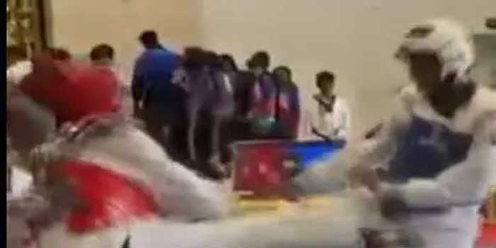 തായ്ക്വാൻഡോ മത്സരത്തിനിടെ സ്വകാര്യഭാഗത്ത് കിക്ക് കൊണ്ടതോടെ മത്സരം നിർത്താൻ അടയാളം കാണിച്ചു, ഇതിനിടെ എതിർ മത്സരാർഥി മുഖത്ത് ഇടിച്ചു, തലയടിച്ചു വീണ പ്ലസ് ടു വിദ്യാർഥിയുടെ തലയോട്ടി പൊട്ടി അകത്ത് രക്തം കട്ടപിടിച്ചു, കുട്ടി വെന്റിലേറ്ററിൽ, മത്സരത്തിന് പരിശീലകൻ പോകാതിരുന്നതും വീഴ്ചയായി