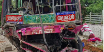നിയന്ത്രണം വിട്ട ബസ് അഞ്ചോളം വാഹനങ്ങളിലിടിച്ചു, വിദ്യാര്ത്ഥിനിക്ക് ദാരുണാന്ത്യം, എട്ട് പേര്ക്ക് പരിക്ക്